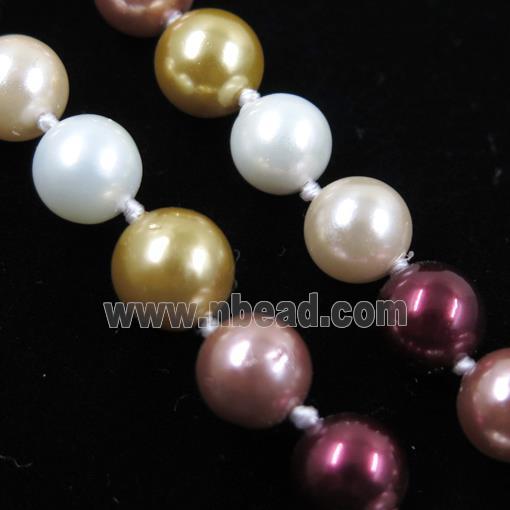 Pearlized Shell knoted necklace with clasp, round