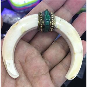 white Cattle bone crescent pendant, horn, approx 70-80mm