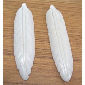 white bone feather pendant, approx 15-75mm